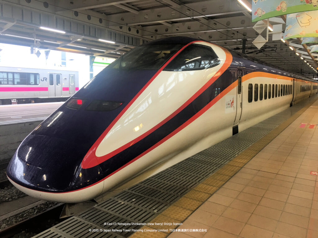 JR East E3 series Yamagata Shinkansen (new livery) at Shinjo