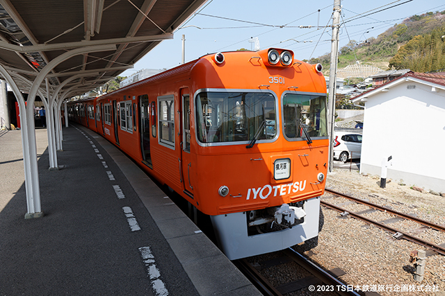 Iyo Tetsudo3000系 at Takahama