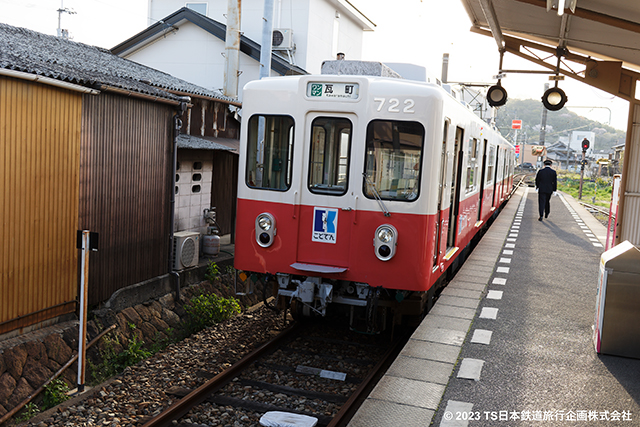 Kotoden 700系 at Kotoden Shido station
