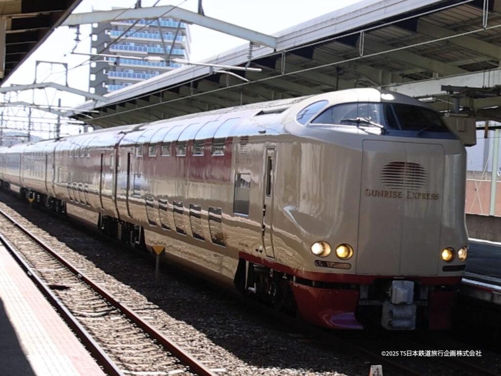JR West / JR Tokai 285系 Sunrise Express at Matsue