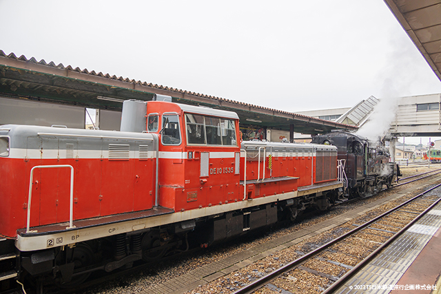 Moka Tetsudo SL Moka (DE10-1535 & C12-1266)