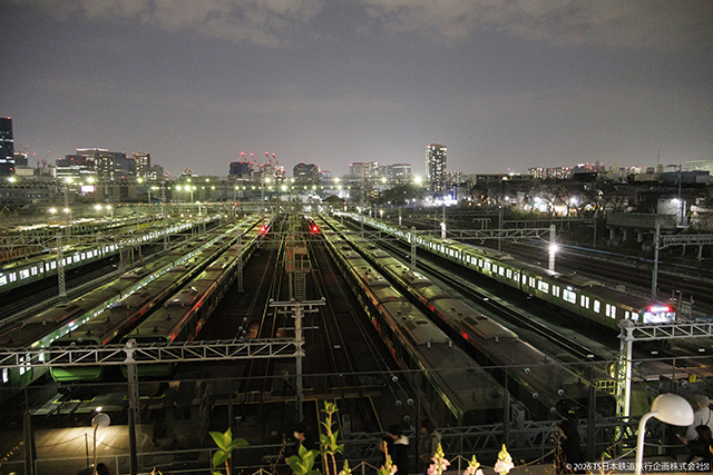 JR East Oi Yamanote Depot (JR東日本 東京総合車両センター) seen from Oimachi Tracks - evening view
