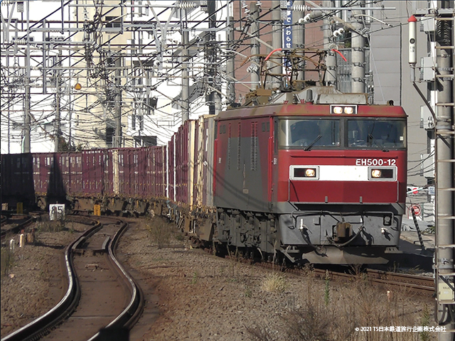 JR Freight EF500 passing through Tokyo