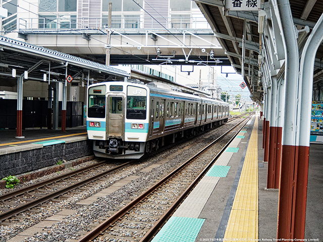 JR East Nagano Branch 211 at Okaya