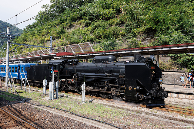 JR East's SL D51-498 at Minakami with a SL Minakami Service
