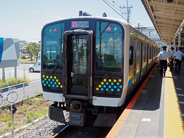JR East Chiba Branch E131系 in Boso Livery on the Sotobo Line